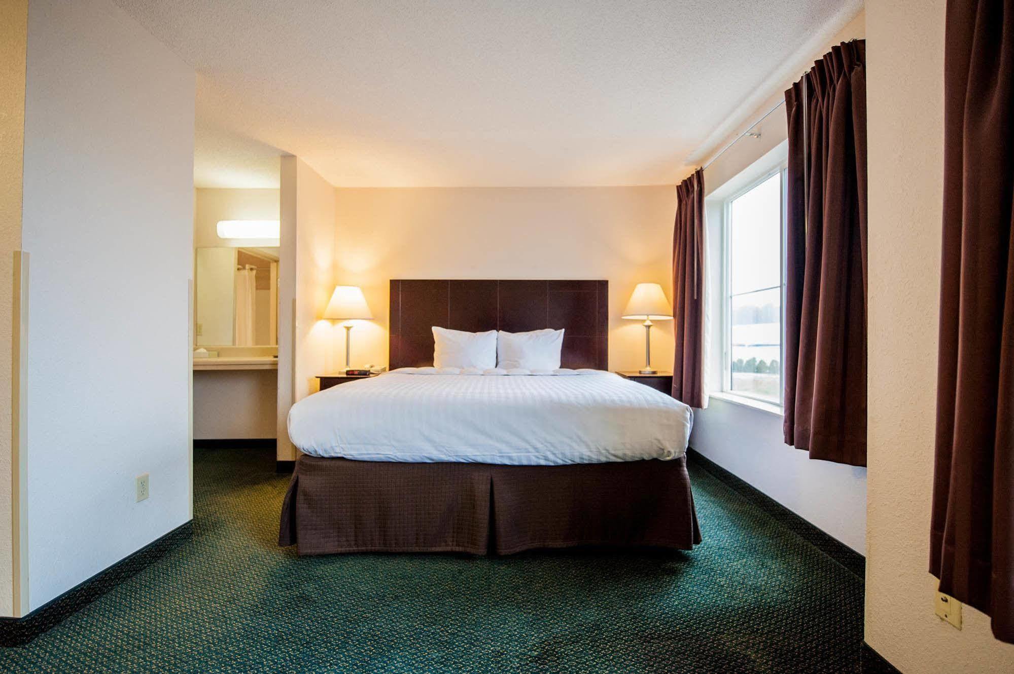 Greystone Inn & Suites Vance Екстериор снимка