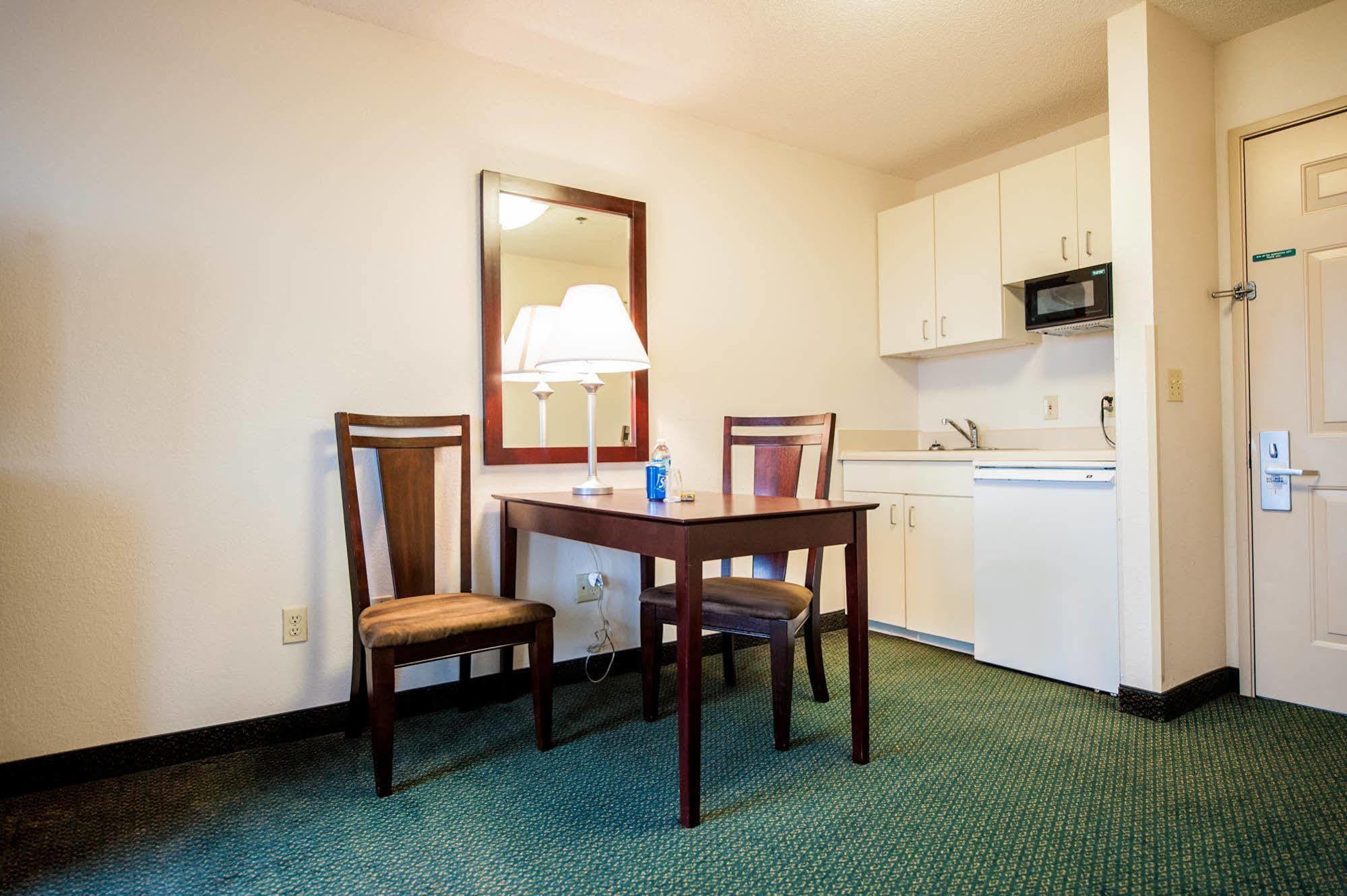 Greystone Inn & Suites Vance Екстериор снимка